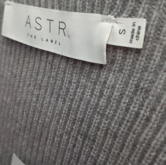 COPY - ASTR cropped sweetheart Top Long Sleeve NWT grey - Picture 5 of 6